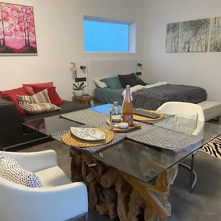 דירה Luxury Studio, Sea View, Pool